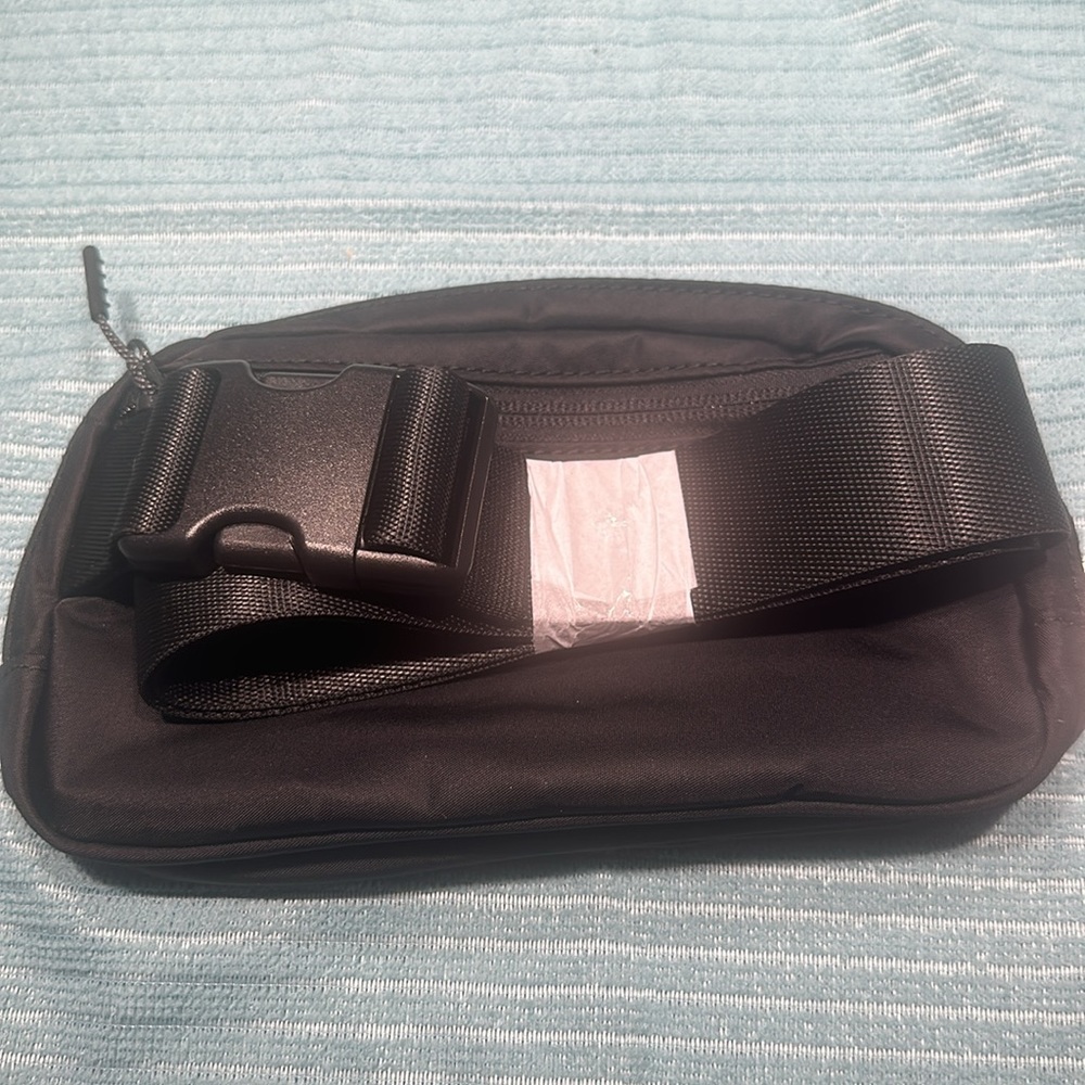 LULULEMON New Everywhere Belt Bag in Black - Picture 4 of 7